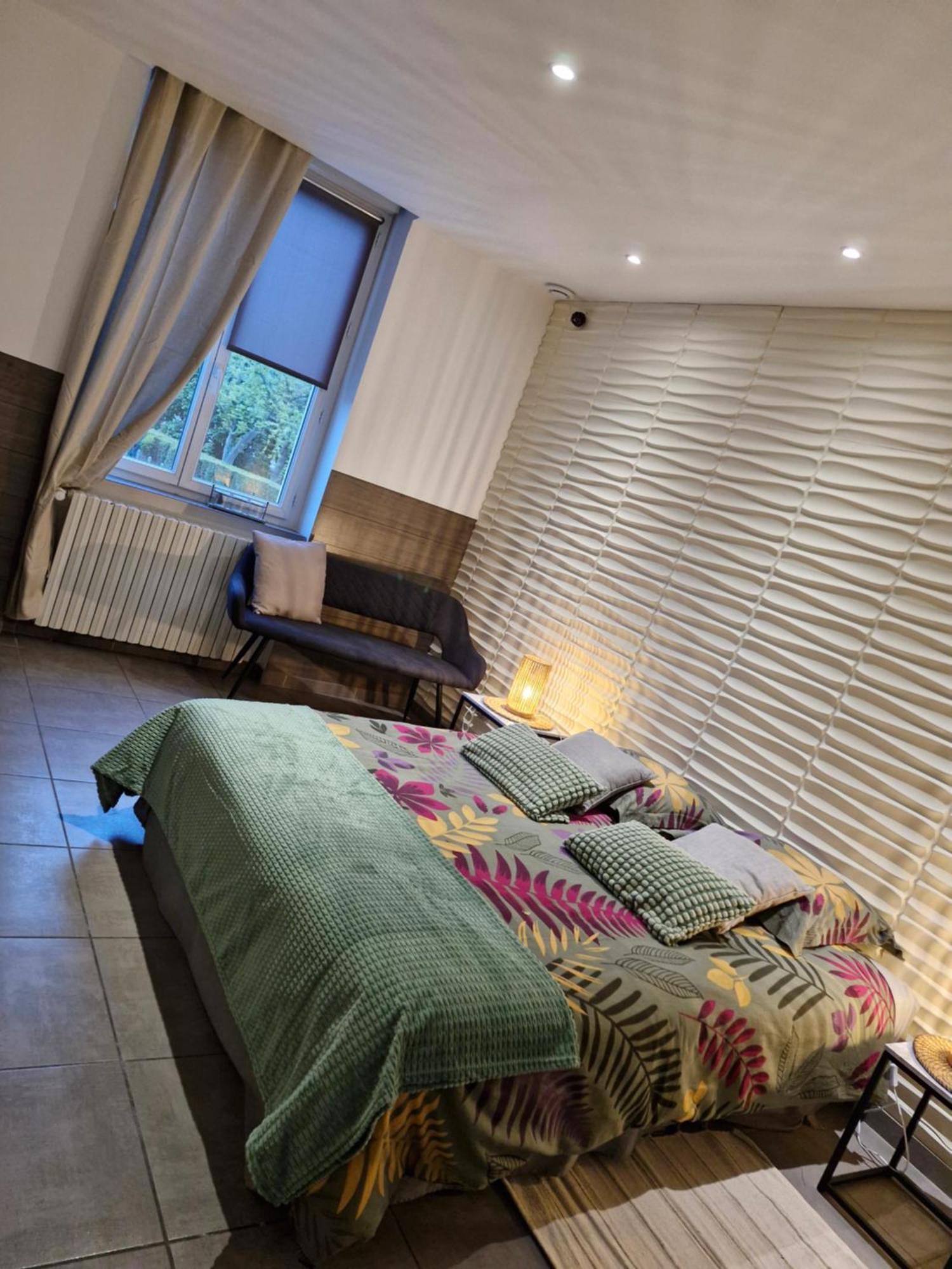 Hotel Le 6 3 Home Port En Bessin Ruang foto