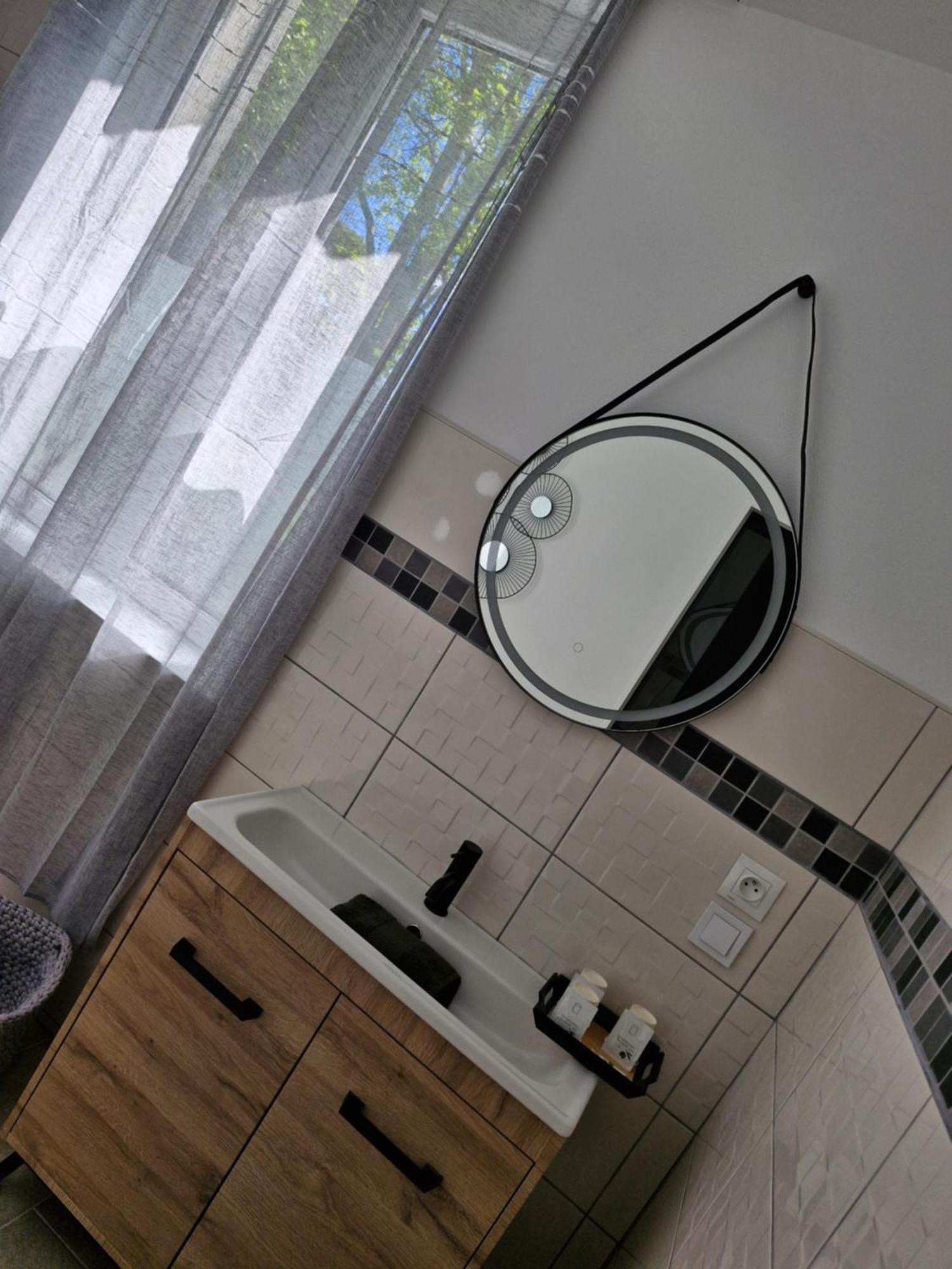 Hotel Le 6 3 Home Port En Bessin Bagian luar foto