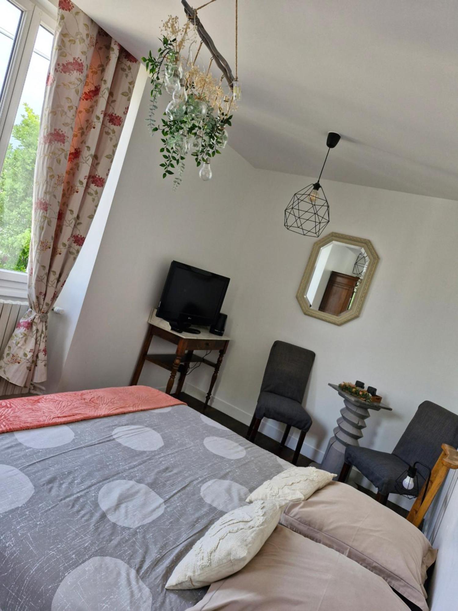 Hotel Le 6 3 Home Port En Bessin Bagian luar foto